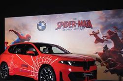 BMW bị khách hàng chỉ trích dữ dội vì đưa quảng cáo Người Nhện lên màn hình ô tô