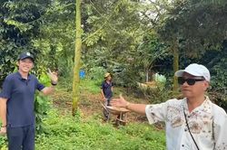 Tận mắt thấy cơ ngơi chục nghìn m2 của Hoài Linh, danh ca Chế Linh thốt lên câu bất ngờ