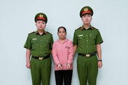 Bắt khẩn cấp bảo mẫu 'bạo h&agrave;nh trẻ em' tại Trường Mầm non L&aacute; Xanh