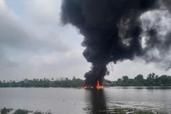 Cháy thuyền trên sông ở phường Thủ Đức, một phụ nữ tử vong