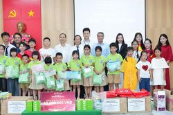 H&agrave;nh tr&igrave;nh 'Về nguồn - Theo dấu ch&acirc;n B&aacute;c'