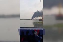Hiện trường vụ ghe gỗ phát nổ trên sông Sài Gòn khiến một người thiệt mạng