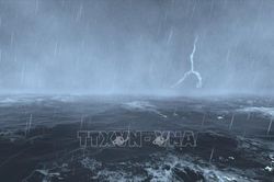 Áp thấp nhiệt đới giữ nguyên cường độ trên vùng biển phía Tây đảo Hải Nam (Trung Quốc)
