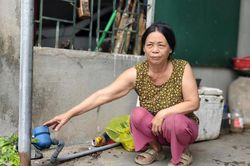 Công trình nước sạch tiền tỷ 'mắc kẹt', dân vẫn phải xoay xở nguồn nước