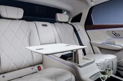 Xe sedan hạng D mạnh 639 mã lực, nội thất sang chảnh, giá gần 600 triệu đồng