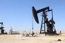 Giá dầu thế giới ghi nhận tuần giảm mạnh khi eo biển Hormuz vẫn đóng
