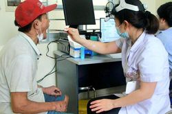 Hà Nội thu hút bác sĩ về trạm y tế, tạo điều kiện để người dân tiếp cận các dịch vụ y tế kỹ thuật cao