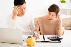 Chi phí nuôi con tăng, vợ chồng rơi vào trạng thái căng thẳng, lo âu