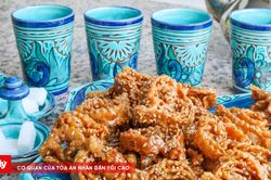 Món bánh hình hoa phủ mật ong nổi tiếng của Morocco