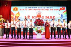 Chủ tịch Ủy ban MTTQ tỉnh Nguyễn Thị Hà dự Đại hội Thể dục Thể thao xã Tiên Du