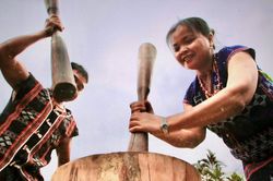 Sống động hội l&agrave;ng văn h&oacute;a Cơ Tu