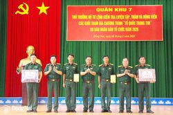 Thiếu tướng L&ecirc; Xu&acirc;n B&igrave;nh thăm, động vi&ecirc;n lực lượng tập luyện chương tr&igrave;nh &ldquo;Tổ quốc trong tim&rdquo;