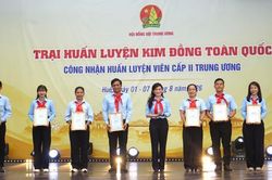 Gia Lai: 13 gi&aacute;o vi&ecirc;n l&agrave;m Tổng phụ tr&aacute;ch Đội được c&ocirc;ng nhận huấn luyện vi&ecirc;n cấp II Trung ương