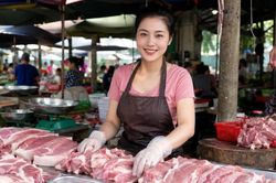 Giá lợn hơi hôm nay 8/8/2026: 17 địa phương cùng giảm giá