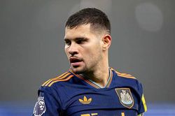 Arsenal tạm hoãn công bố tân binh Bruno Guimaraes trị giá 75 triệu bảng do vướng giấy tờ
