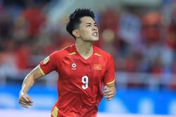 Đình Bắc lập cú đúp giúp tuyển Việt Nam hạ Campuchia 3-1 và áp lực cạnh tranh suất đá chính