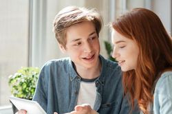 Tử vi t&igrave;nh cảm: 4 cung ho&agrave;ng đạo qu&aacute; gi&agrave;u cảm x&uacute;c, dễ nhẫn nhịn v&agrave; hy sinh khi y&ecirc;u s&acirc;u sắc
