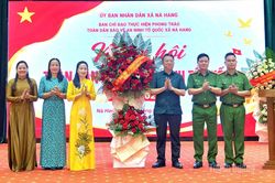 Đồng chí Trưởng ban Tuyên giáo và Dân vận Tỉnh ủy Trần Mạnh Lợi dự Ngày hội Toàn dân bảo vệ an ninh Tổ quốc tại Nà HangĐồng chí Trưởng ban Tuyên giáo và Dân vận Tỉnh ủy Trần Mạnh Lợi dự Ngày hội Toàn dân bảo vệ an ninh Tổ quốc tại Nà Hang
