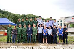 Truy dấu từ hai phía biên giớiTruy dấu từ hai phía biên giới