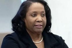 Ông Trump lại muốn sa thải Thống đốc Fed Lisa Cook