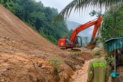 Thanh H&oacute;a: Di dời khẩn cấp 17 hộ d&acirc;n khỏi khu vực c&oacute; nguy cơ sạt lở
