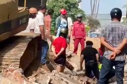 Tường sập khiến 2 công nhân đang thi công thương vong