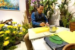 Giữ mãi sắc hoa bằng đôi bàn tay nghệ nhân