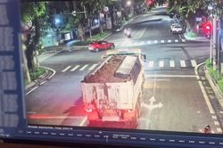 Camera AI truy vết xe tải làm rơi vãi bùn đất