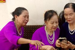 Xóa khoảng cách công nghệ cho người cao tuổi