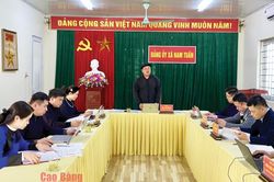 Gìn giữ sắc phục dân tộc nơi công sở