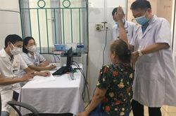 Gần 90 người dân được khám, tư vấn sức khỏe cùng chuyên gia Bệnh viện Thể thao Việt Nam