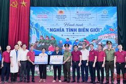 Đoàn thiện nguyện Hà Nội tổ chức Chương trình 'Hành trình nghĩa tình biên giới' tại xã Đức Long