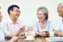 Sau tuổi 60, chỉ cần giữ 3 điều và mạnh dạn buông bỏ 2 mối quan hệ để sống an yên