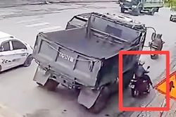 Xe tải vượt ẩu, c&aacute;n chết người: Luật sư ph&acirc;n t&iacute;ch căn cứ xử l&yacute; h&igrave;nh sự