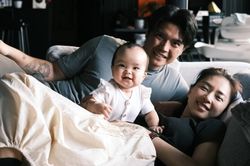 Cuộc sống của 'đả nữ màn ảnh Việt' khi làm mẹ ở tuổi U50