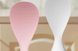 Công dụng bất ngờ của các chấm tròn trên muôi xới cơm không phải ai cũng biết