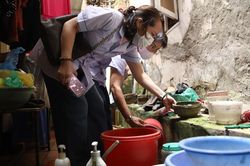 Phường Ba Đình tổ chức 3 đoàn giám sát vệ sinh môi trường khu vực gần ổ dịch sốt xuất huyết