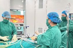 Vỡ nang buồng trứng khiến ổ bụng đầy máu, người phụ nữ 29 tuổi được cứu trong gang tấc