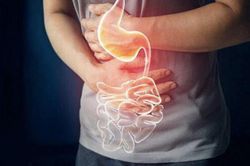 Ợ n&oacute;ng c&oacute; đ&aacute;ng lo ngại, khi n&agrave;o cần đi kh&aacute;m?