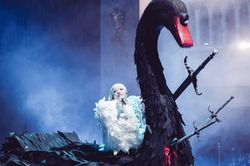 Concert Phùng Khánh Linh 'bản nâng cấp' tại Hà Nội: Không cô đơn giữa vạn người