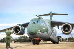 Máy bay vận tải KC-390 đánh bại A400 trong cuộc đối đầu trực tiếp