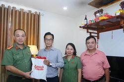 Người đặt viên gạch đầu tiên