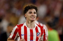 Atletico hét giá 500 triệu euro cho Julian Alvarez
