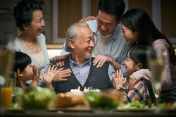 Chữ hiếu không chỉ ở lời cầu nguyện