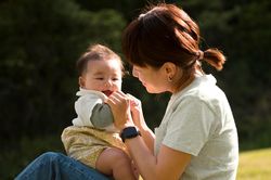 Sinh con ở tuổi nào để trẻ thông minh?
