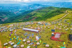 Bùi Hui 'chạm mây', đánh thức khát vọng tương lai