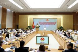 Phó Thủ tướng Nguyễn Văn Thắng làm việc về giải quyết khó khăn, vướng mắc trong lĩnh vực thuế và hải quan