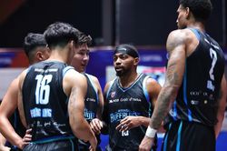 Nhà đương kim vô địch Hanoi Buffaloes củng cố ngôi đầu