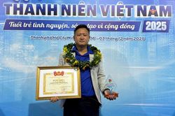 Nghĩa tình với bà con vùng lũ