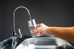 Cảnh giác với chiêu tiếp thị núp bóng kiểm tra mẫu nước